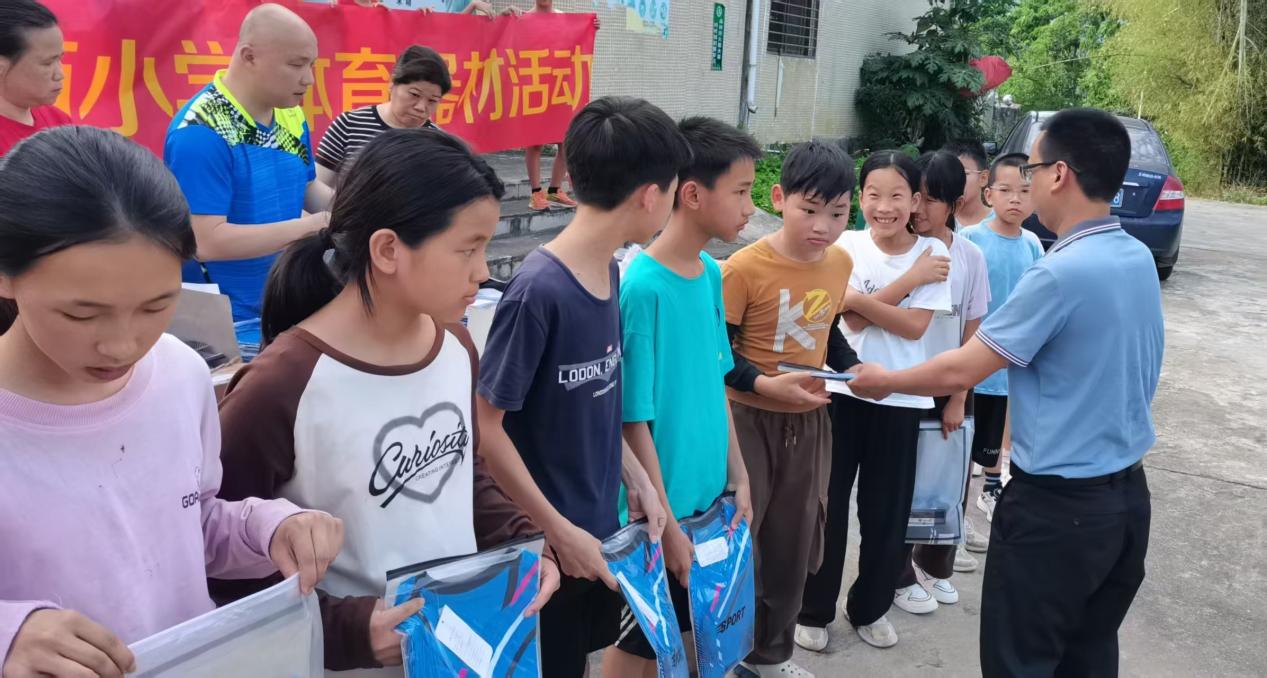 广州星加坊贸易有限公司向丰良镇成西小学进行爱心捐赠活动.docx_2